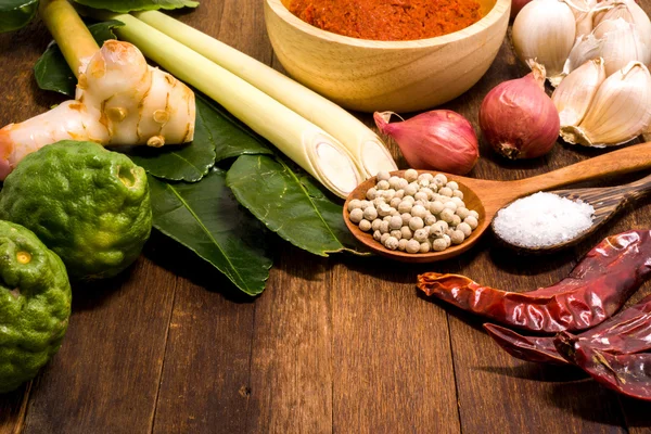 Ingrediente de pasta de caril vermelho tailandês — Fotografia de Stock