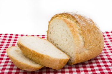 Yuvarlak ekmek dilimlenmiş