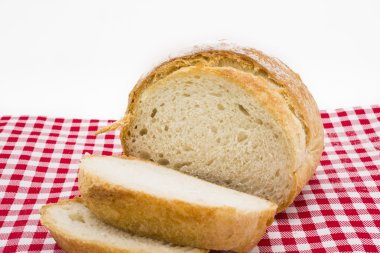 Yuvarlak ekmek dilimlenmiş
