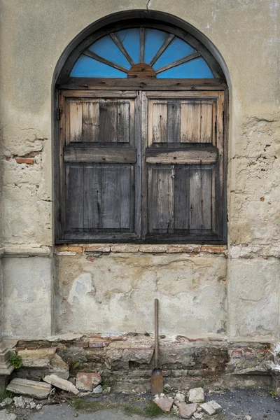 Vieja ventana de madera — Foto de Stock