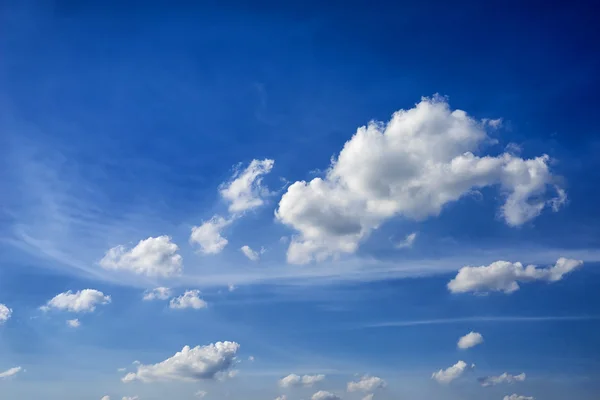 美しい雲と青い空 — ストック写真