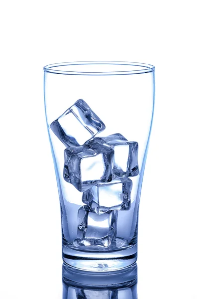 Kaca kosong dengan es batu — Stok Foto