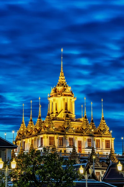 Palácio de metal Loha Prasat em Wat ratchanadda — Fotografia de Stock