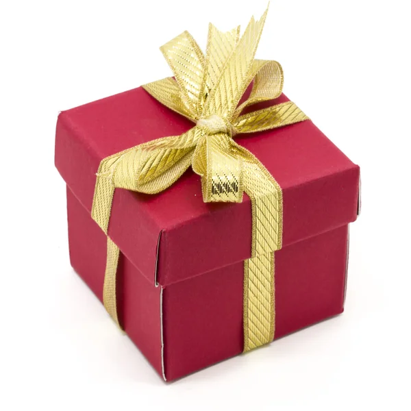 Caixa de presente de Natal com um arco de fita de ouro — Fotografia de Stock