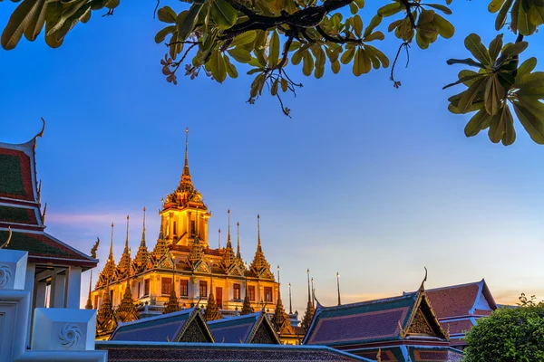 Palácio de metal Loha Prasat em Wat ratchanadda , — Fotografia de Stock