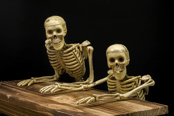 Stilleben av modell skelett i Halloween koncept — Stockfoto