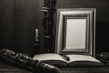 Natürmort resim çerçevesinin klarnet ahşap tablo