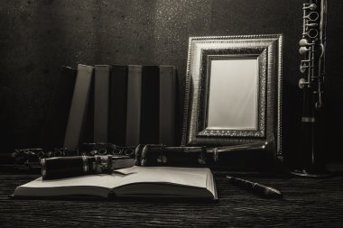 Natürmort resim çerçevesinin klarnet ahşap tablo
