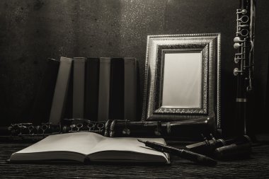 Natürmort resim çerçevesinin klarnet ahşap tablo