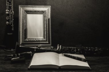 Natürmort resim çerçevesinin klarnet ahşap tablo