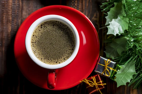 Taza de café con decoraciones navideñas. — Foto de Stock