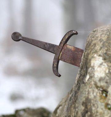 fo ortasında taş efsanevi Excalibur Kılıç