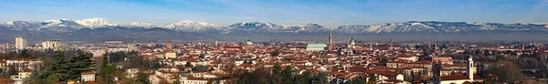 Vicenza stad in Italië met de Basilica Palladiana, huizen, landmark — Stockfoto