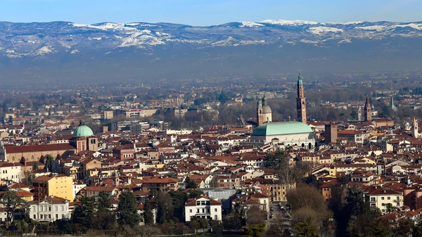 Vicenza, Italia, skyline della città con Basilica Palladiana e — Foto Stock