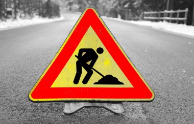 yol işareti yapım aşamasında yol