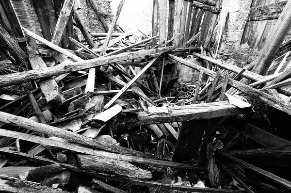Entulho e as ruínas da casa destruídas pelo poderoso earthqu — Fotografia de Stock