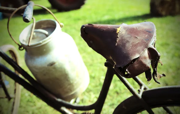 Old rusty bicycle milkman and the Milk Canister — Stock Photo, Image