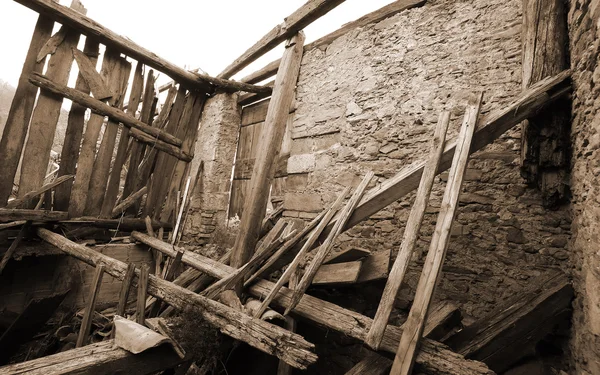 Trümmer und die Ruinen des Hauses, das durch ein starkes Erdbeben zerstört wurde — Stockfoto