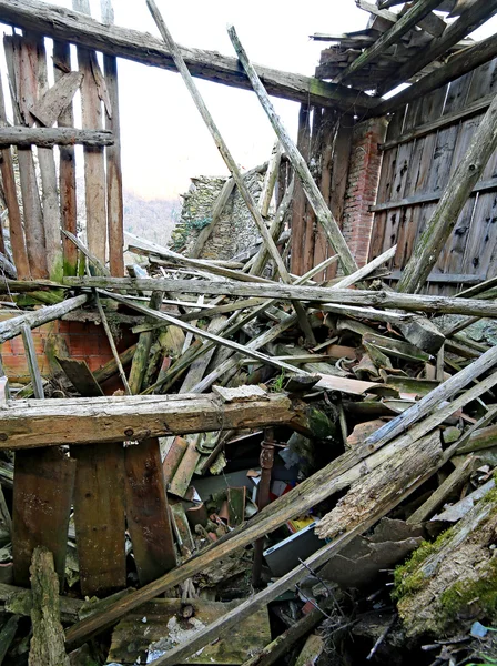 Suť a trosky domu zničeny silným earthqu — Stock fotografie