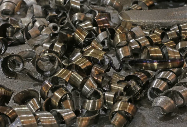 Železné piliny po zpracování v průmyslových kovové — Stock fotografie