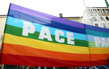 Barış bayrağı barış eylemcileri bir Itali içinde bir gösteri sırasında