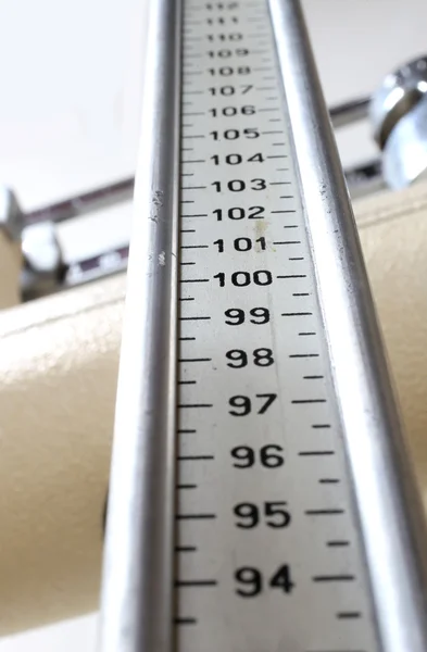 Long measuring rod for measuring the height in an ancient scale — Stock Photo, Image