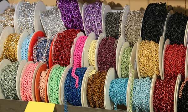 Collares para la venta en la tienda mayorista de accesorios de moda — Foto de Stock