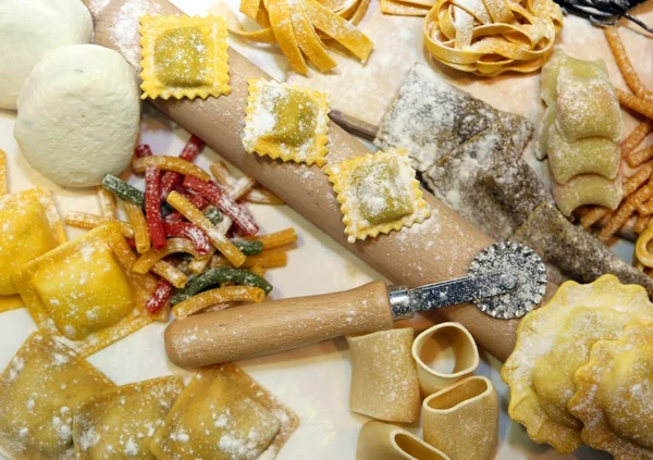 Homemade pasta in Italy with eggs — Stock Photo, Image