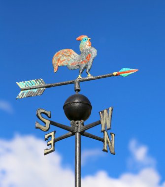  weathervane horoz yukarıda bir ok ve dört kardinal p ile