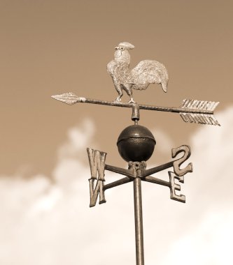  weathervane horoz yukarıda bir ok ve dört kardinal p ile