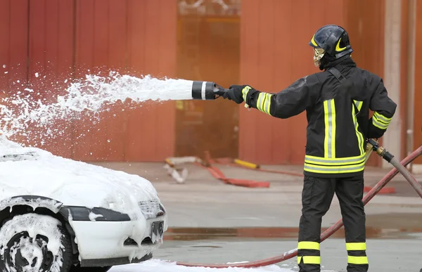 Brandmän kallades för att bekämpa branden — Stockfoto