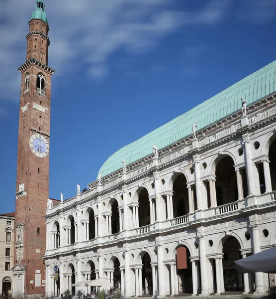 Vicenza, Włochy. Starożytna wieża pomnik nazywany Bazyliki Pallad — Zdjęcie stockowe