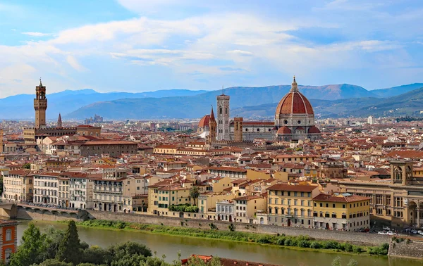 Superbe vue sur Florence en Italie avec la coupole du Duomo — Photo