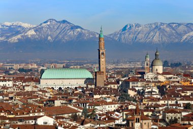 Vicenza, İtalya, panorama Bazilikası'na Palladiana ve birçok landm ile