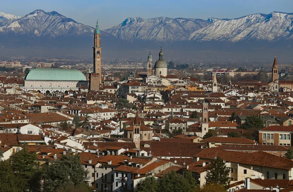 Vicenza, Itália, Panorama da cidade com Basílica Palladiana an — Fotografia de Stock