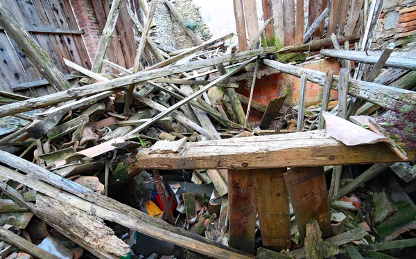 Entulho e as ruínas da casa destruídas pelo poderoso earthqu — Fotografia de Stock
