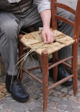 eski ahşap ki eski tamircisi saman iken koltukları barınaklar