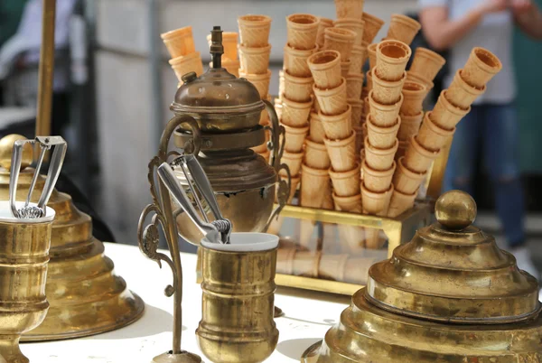 Waffle ice cream cones in the ice cream cart in antique style — Stock Photo, Image