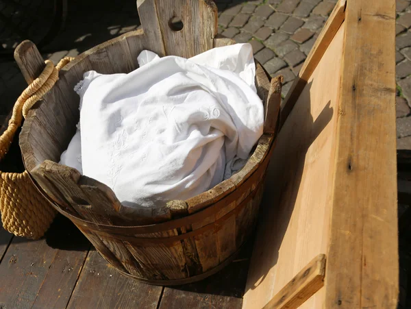 Wooden tub for washing clothes and doing laundry — Stock Photo, Image