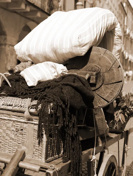 Mattress and other items of poor immigrant family — Stock Photo, Image