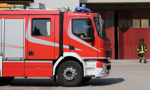 Big fire engine truck during a fire drill — Stock Photo, Image