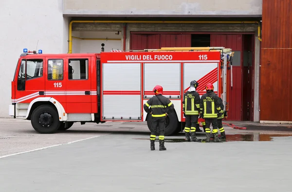 Vehicle carrying firefighters and equipment for fighting fire — Stock Photo, Image