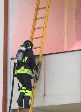 Ahşap Merdiven tırmanma oksijen silindir ile itfaiye