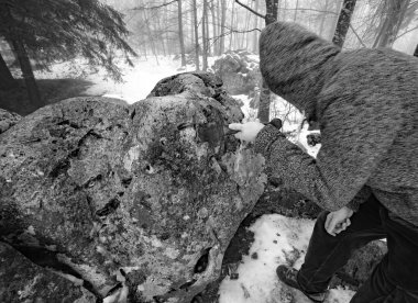Şövalye büyülü Excalibur Kılıç taşın içinde kaldırır.