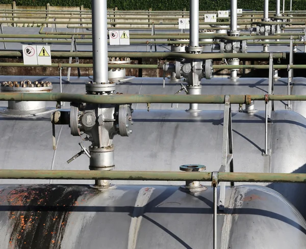 Valves and piping above the pressure vessel of a plant — Stock Photo, Image