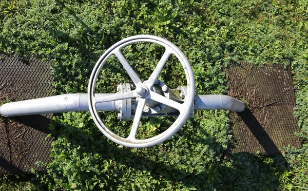 Gate valve in the plant irrigation of cultivated fields — Stock Photo, Image