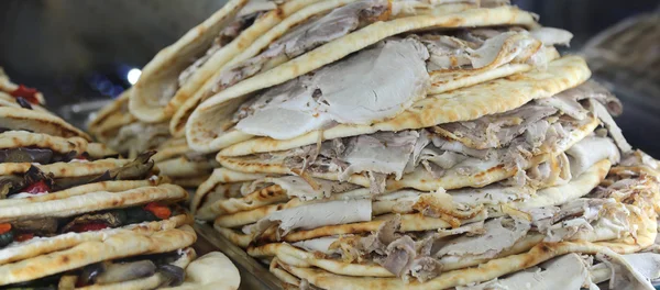 Italiaanse flatbread typisch gerecht bereid in de regio Romagna — Stockfoto