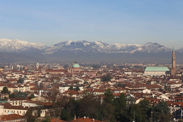 Vicenza, Italia, skyline della città con Basilica Palladiana e — Foto Stock