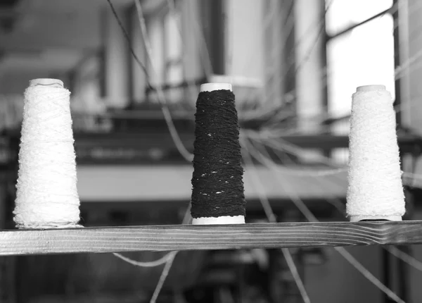 Mechanical loom for the production of fabrics with wire splolett — Stock Photo, Image