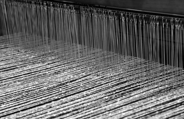 Gamla vävstol för produktion av tyger i den gamla textil — Stockfoto